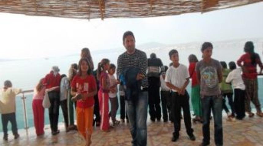 Ayvalık&rsquo;ta Roman &Ccedil;ocuklarına Şefkatli El