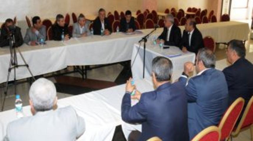 Milli Eğitim M&uuml;d&uuml;r Akboğa Muhtarlarla G&ouml;r&uuml;şt&uuml;