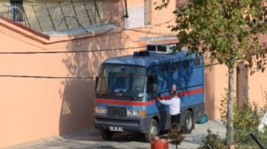 Cezaevine Şok Operasyon: 3 İnfaz Memuru G&ouml;zaltına Alındı