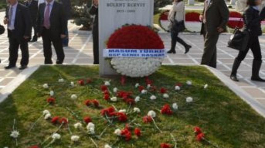 Ecevit &Ouml;l&uuml;m&uuml;n&uuml;n 7. Yılında Anıldı