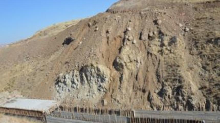 Kocasinan'dan Bir K&ouml;pr&uuml;'de Sahil Yoluna