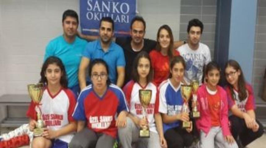 &Ouml;zel Sanko &Ouml;ğrencilerinin Y&uuml;zme Başarısı