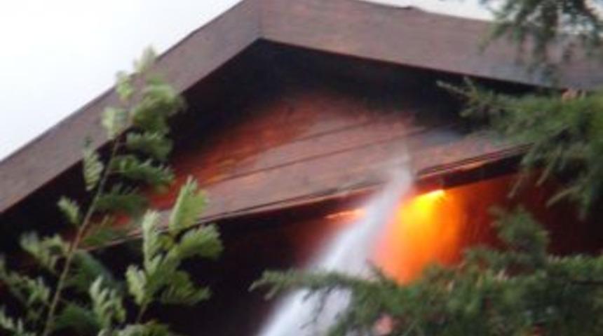 Villa Yangını S&ouml;nd&uuml;r&uuml;ld&uuml;