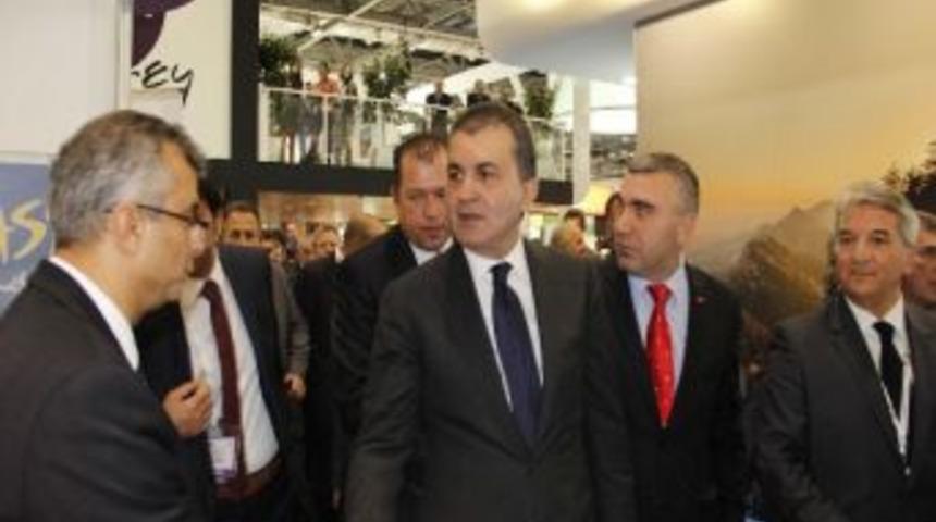 Bakan &Ccedil;elik, Kuşadası Belediyesi Standını Ziyaret Etti