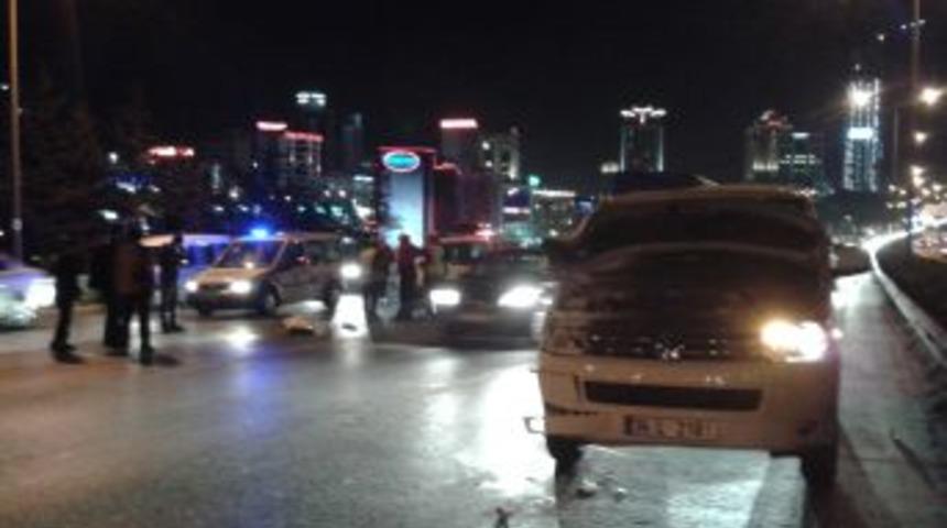 TEM'de, Minib&uuml;s&uuml;n &Ccedil;arptığı Yaya Hayatını Kaybetti