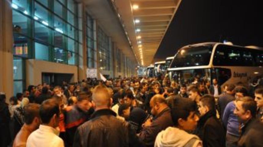 AŞTİ&rsquo;de Asker Uğurlama Izdihamı