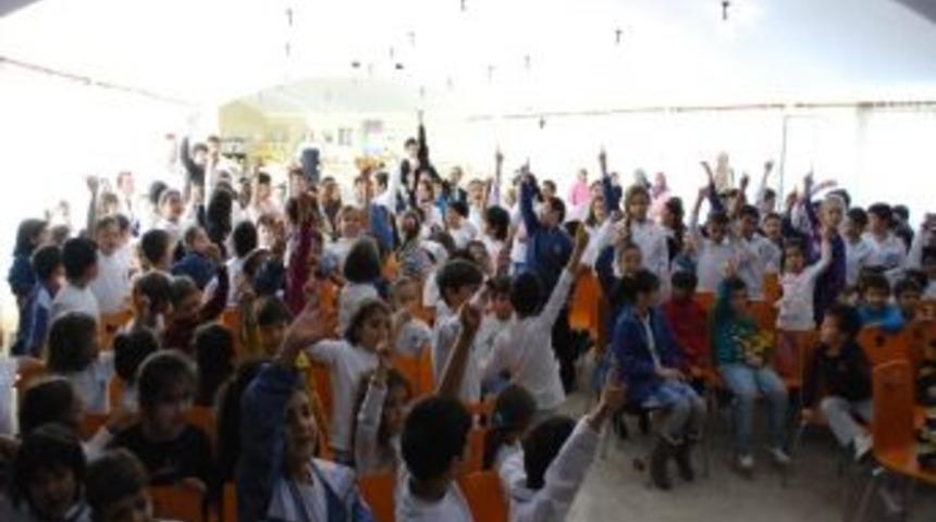 T&uuml;rkiye&rsquo;nin Tek Kadın İll&uuml;zyonisti &Ccedil;erkezk&ouml;y&rsquo;de