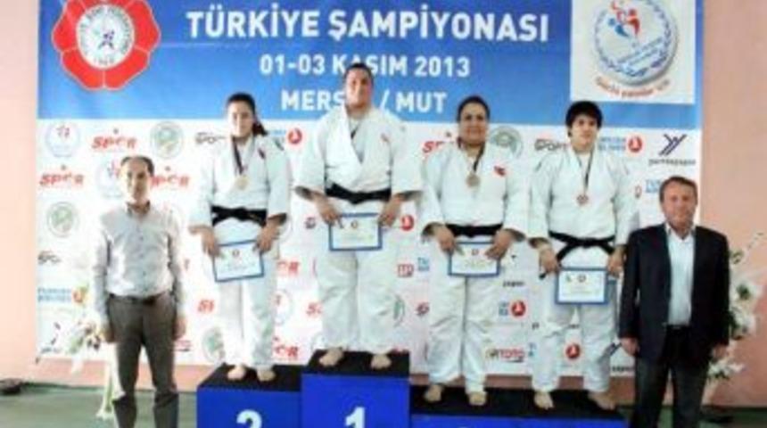 İzmir B&uuml;y&uuml;kşehir'in Judocuları Sekiz Madalyayla D&ouml;nd&uuml;