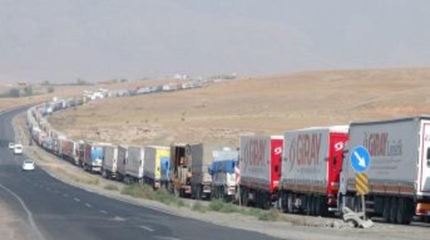 Habur&rsquo;daki Ara&ccedil; Kuyruğu Azalmıyor