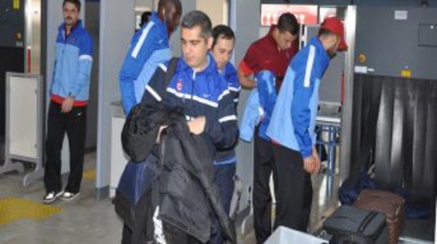 Trabzonspor, Legia Engeli Aşıp Gruptan &Ccedil;ıkmanın Kapısını Aralamak Istiyor