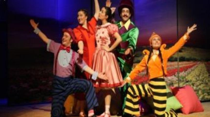 Edt&rsquo;da İki Oyun Sahneleniyor