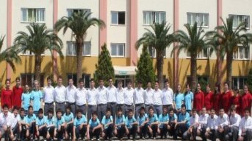 İzmirli &Ouml;ğrenciler Madalya Peşinde