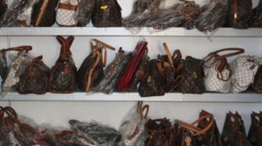 Adana'da Bin 518 Adet Ka&ccedil;ak &Uuml;r&uuml;n Ele Ge&ccedil;irildi