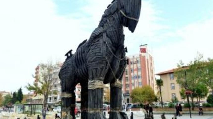 Troia Atı Bakıma Alındı