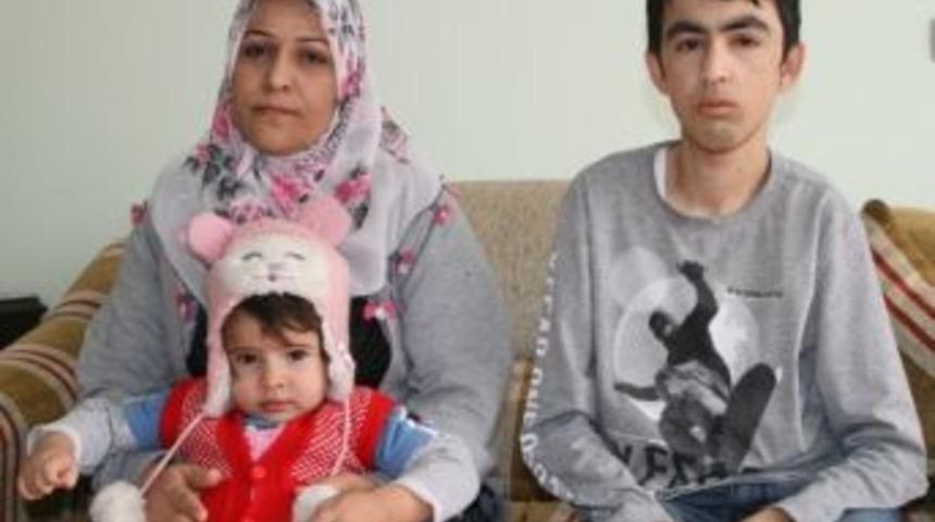 Omurilik eğriliği hastası gen&ccedil; yardım bekliyor