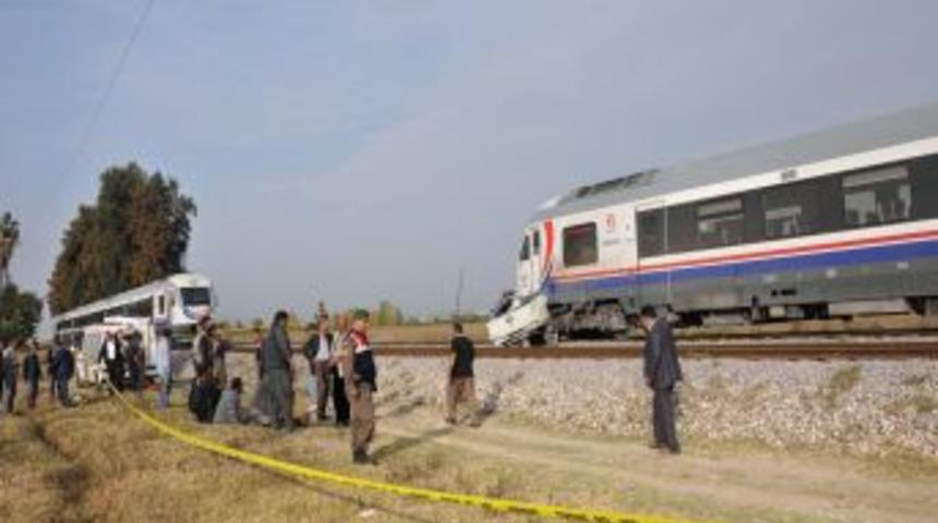 Hemzemin Ge&ccedil;itte Tren Kamyonete &Ccedil;arptı: 2 &Ouml;l&uuml;