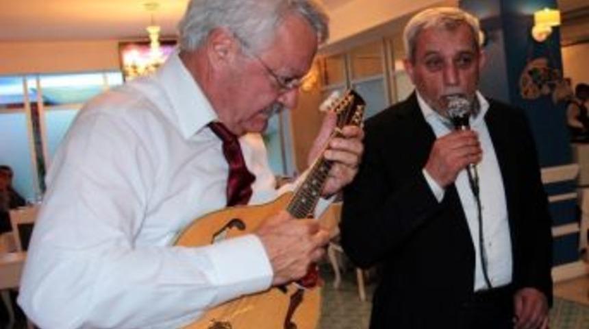 &Ccedil;ankaya Meclisinde İktidar-muhalefetten Solo Şarkılar