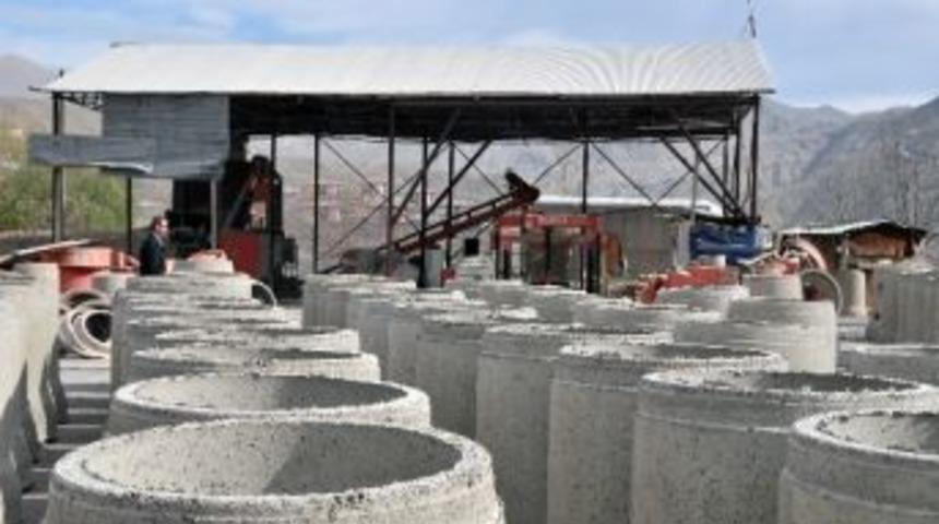 G&uuml;m&uuml;şhane&rsquo;de K&ouml;y Yollarına Bin 170 Beton B&uuml;z