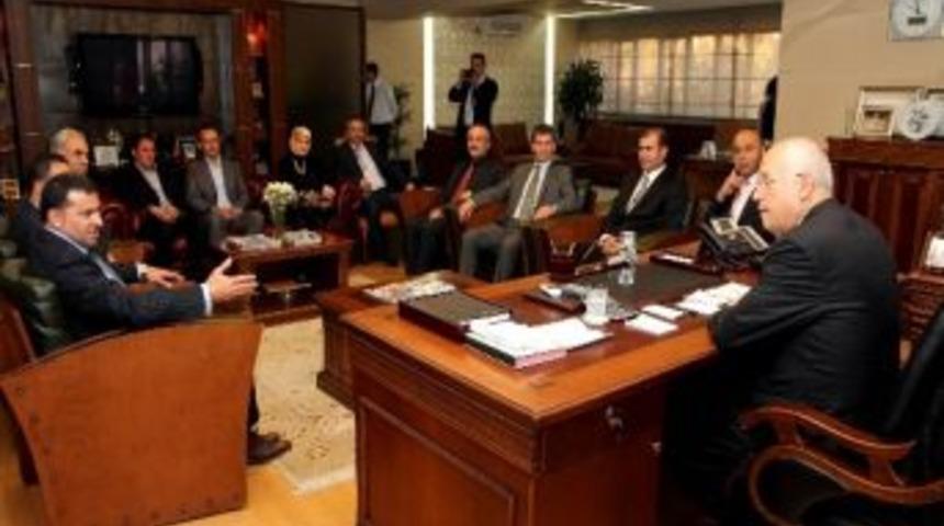 M&uuml;teahhitlerden Başkan Yaşar&rsquo;a Ziyaret