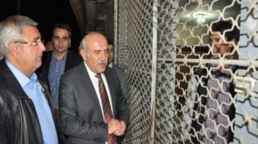 Erkek &ouml;ğrenci yurduna molotoflu saldırı