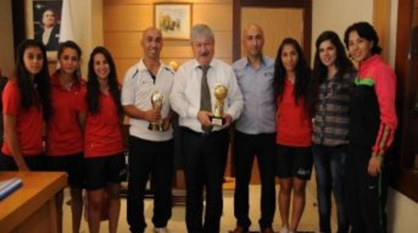 Antalyalı Bayan Futbolcular Başkan Akaydın&rsquo;ı Ziyaret Etti