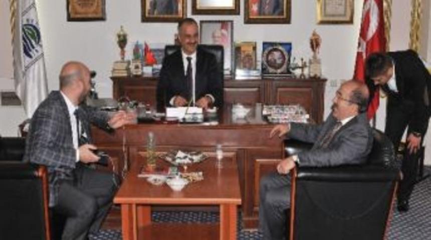 Başkan G&uuml;mr&uuml;k&ccedil;&uuml;oğlu Ak Parti İl&ccedil;e Toplantısında Konuştu