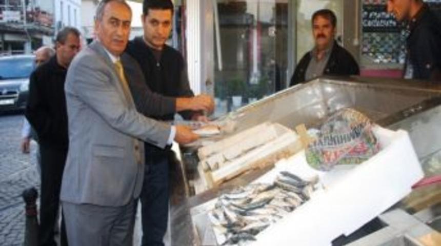Ayvalıkta Balık Satıcılarına &Ccedil;apraz Kontrol