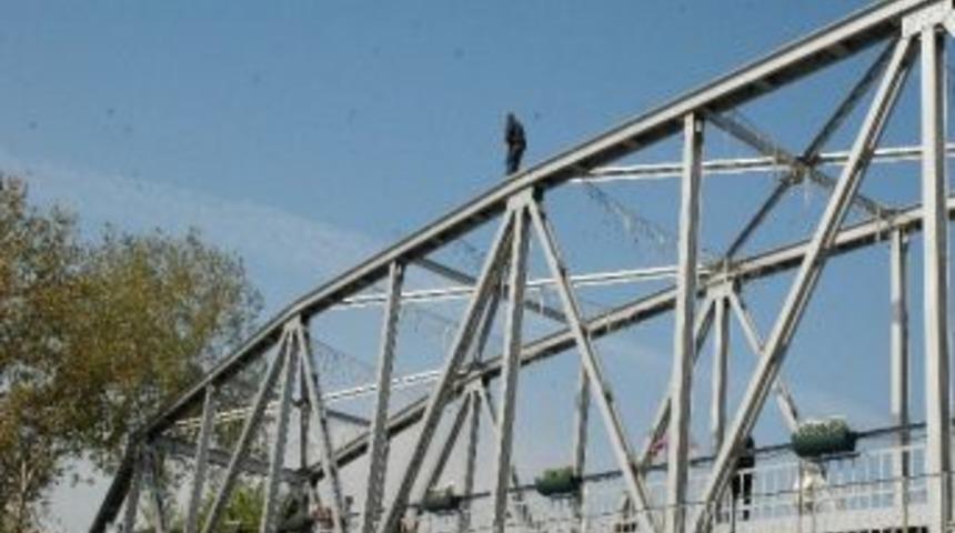 Manavgat K&ouml;pr&uuml;s&uuml;nde İntihar Girişimi