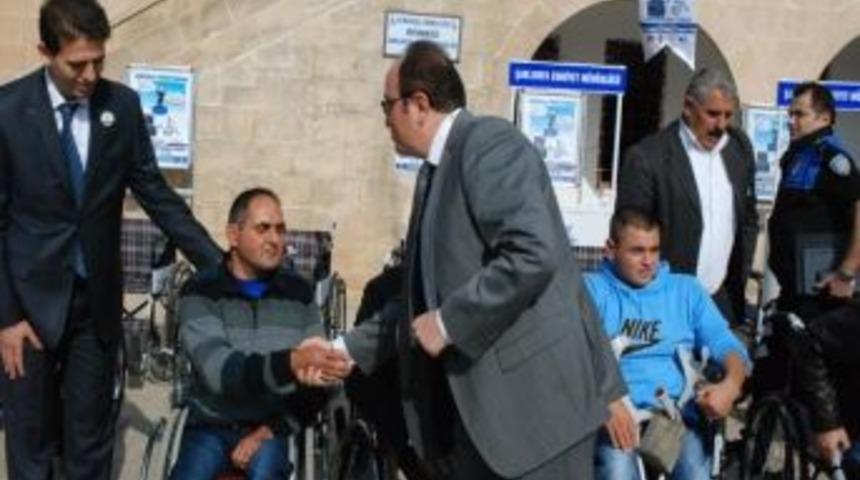 Emniyet, Engellilere Tekerlekli Sandalye Verdi