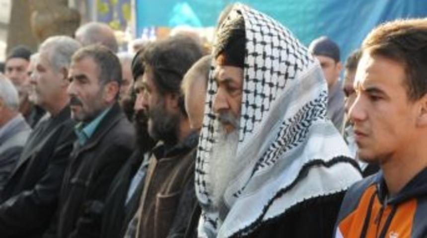 M&uuml;sl&uuml;m G&uuml;nd&uuml;z, Bursa'da Cenazeye Katıldı