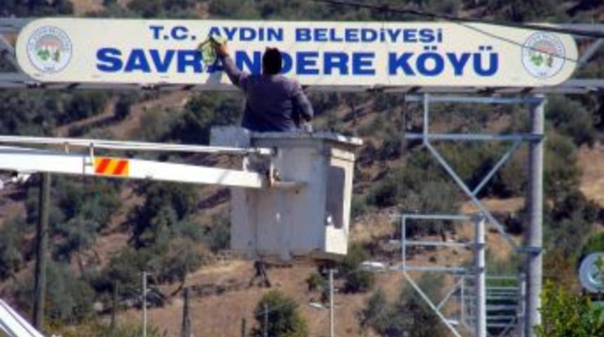 Aydın Belediyesi'nin Diktiği Tabelalar Valilik Kararıyla Kaldırıldı