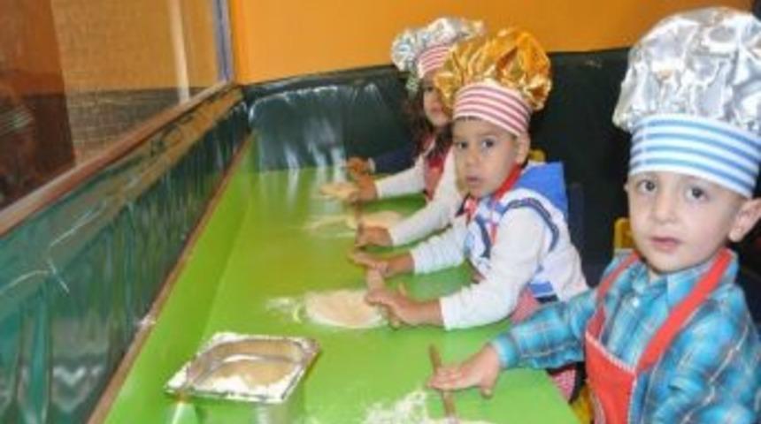 Anaokulu &Ouml;ğrencileri Pizza Yaptı