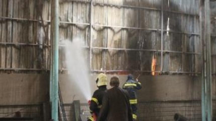 Mobilya Deposu Alev Alev Yandı