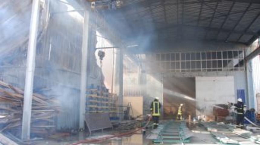 Sanayi Sitesinde &Ccedil;ıkan Yangın Korkuttu