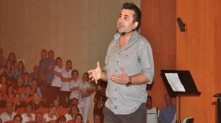 &ldquo;erg&uuml;n &Ouml;zfırıncı Stand Up Comedy&rdquo; 10. Yılını Kutluyor