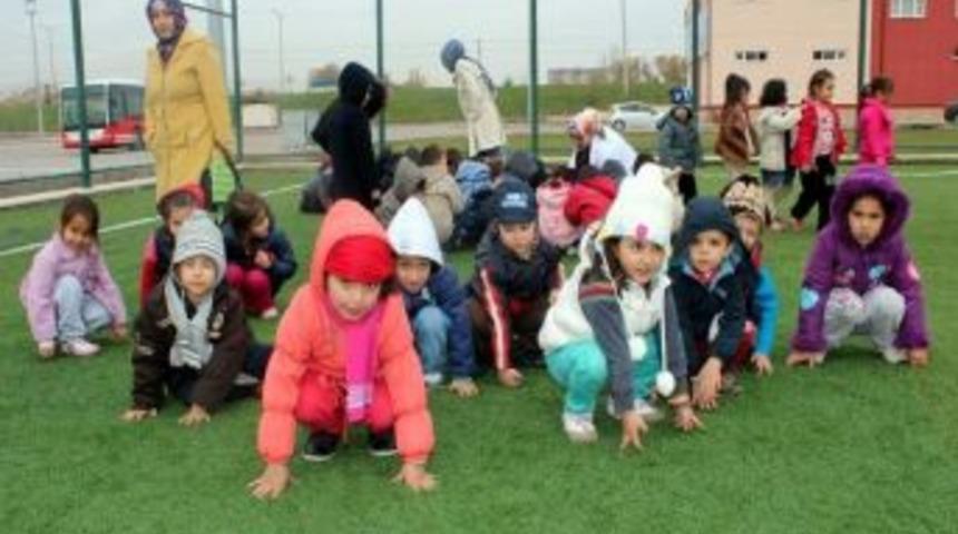 Anaokulu &Ouml;ğrencilerinden, Sivas D&ouml;rt Eyl&uuml;l Belediyespor&rsquo;a Ziyaret