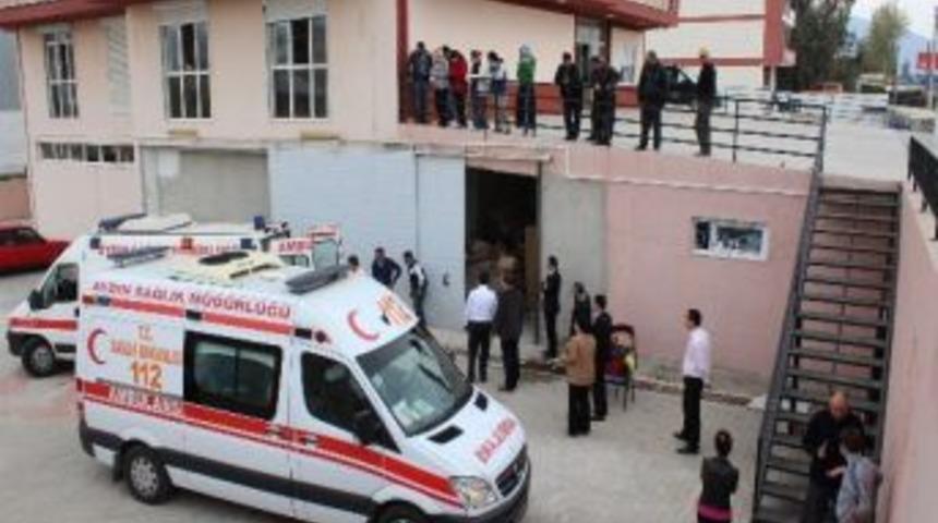 Adliye Arşivinin Altında Kalan 3 H&uuml;k&uuml;ml&uuml; Yaralandı