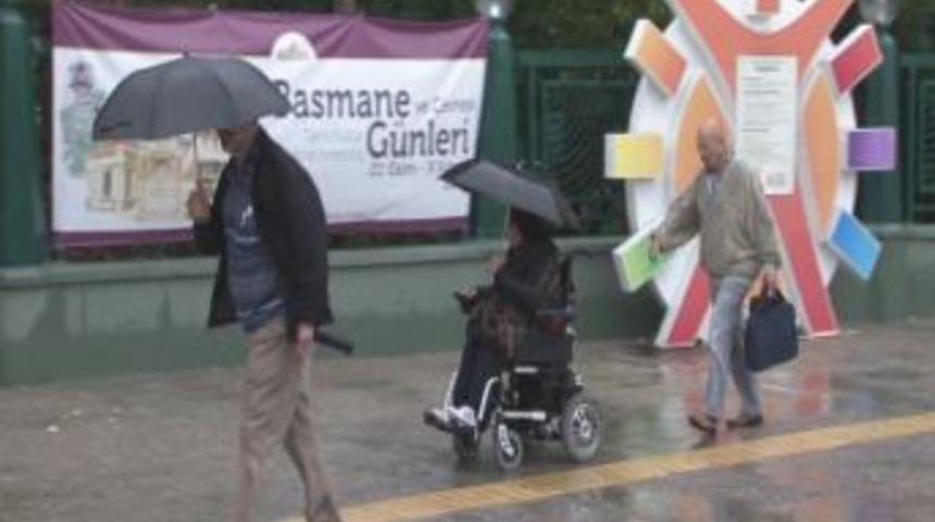 İzmir'de Yağmur Başladı
