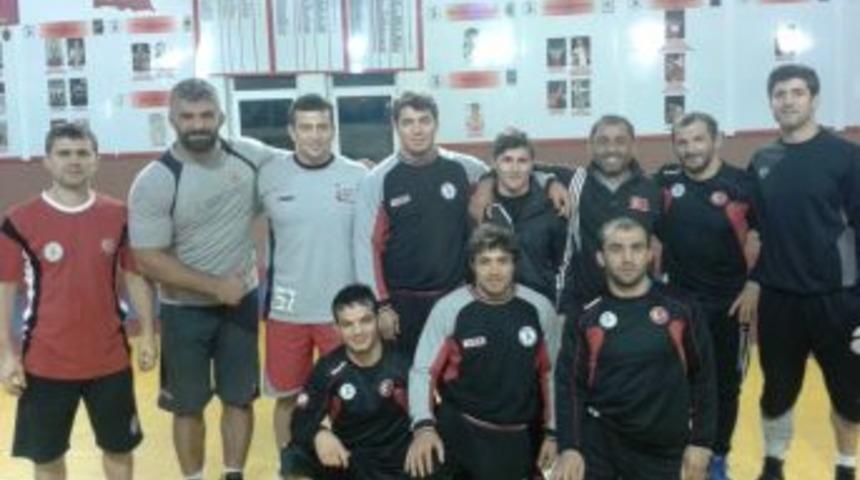 Serbest Ve Grekoromen G&uuml;reş Milli Takımları Yarın Rusya'ya Gidiyor