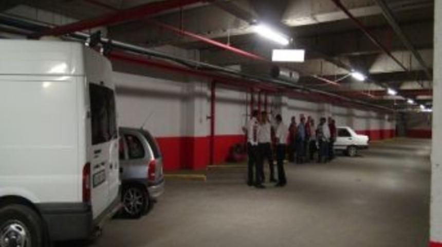 Batman'da Avm Oto Parkına Hırsızlar Dadandı