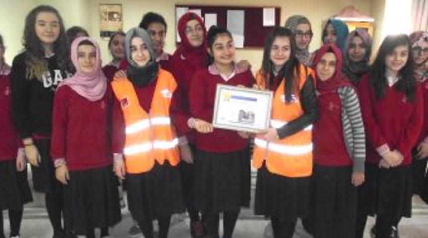 Har&ccedil;lıklarından Artırdıklarıyla Pakistan&rsquo;da Iki Su Kuyusu A&ccedil;tırdılar