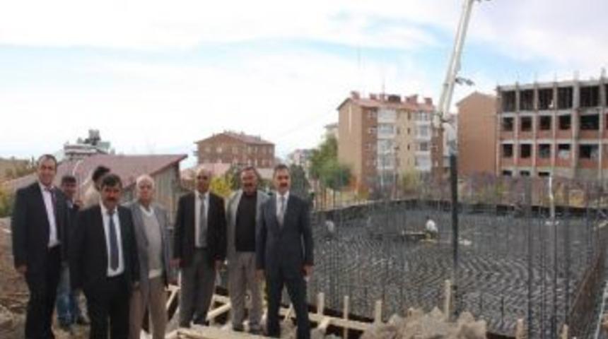 Ahlat&rsquo;ta Gen&ccedil;lik Merkezinin Temeli Atıldı