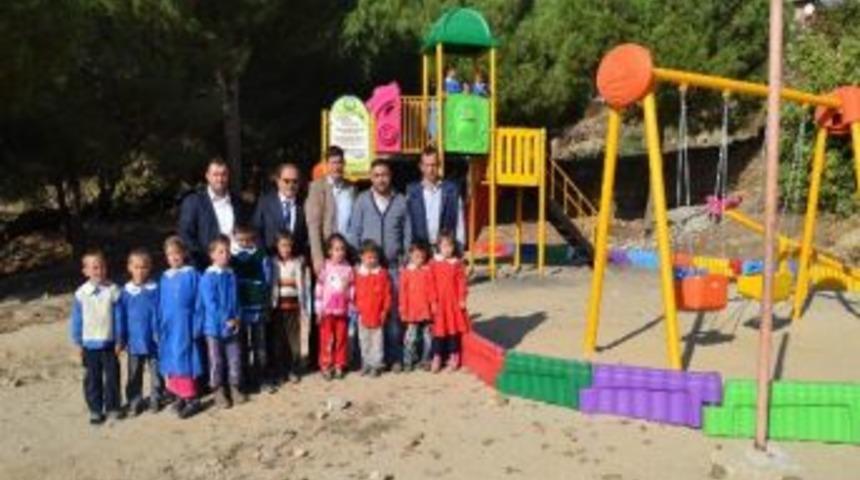 Başkan Erg&uuml;n&rsquo;den G&ouml;rdesli &Ccedil;ocuklara Armağan