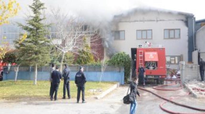 Kaynak Sırasında &Ccedil;ıkan Yangın 4 Fabrikayı K&uuml;l Etti