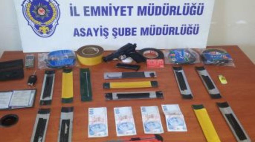 Dolandırıcıların ATM'lerdeki Son Yöntemi, Yapışkanlı Düzenek