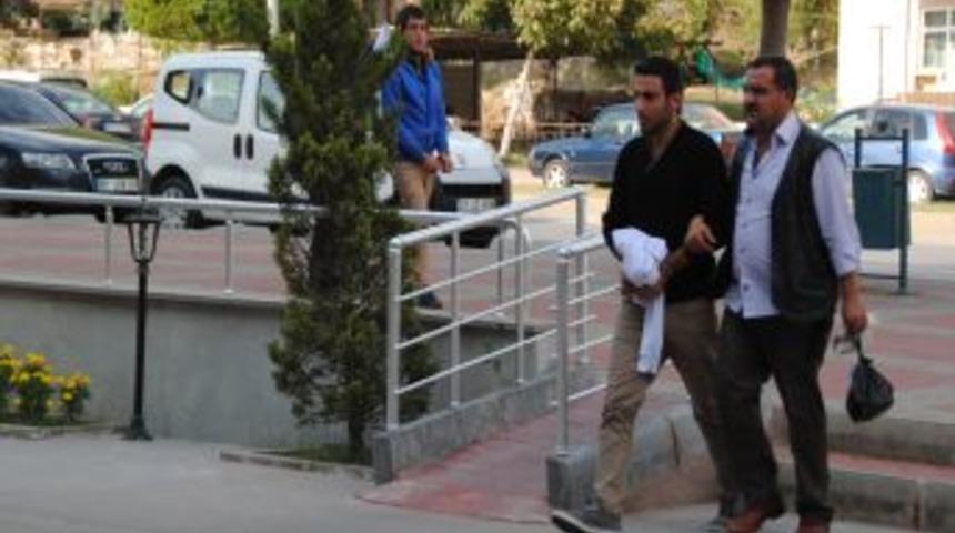 Okul &Ouml;n&uuml;ndeki Uyuşturucu Satıcılarının &Uuml;zerinde Eroin Ele Ge&ccedil;irildi