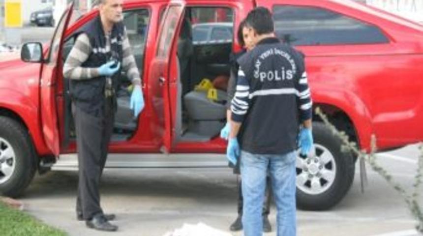 Hastane bah&ccedil;esinde kendini vurdu