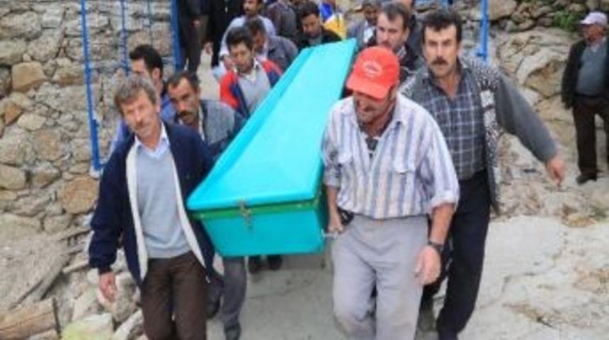 Yaşlı Kadın Ahırda &Ouml;l&uuml; Bulundu