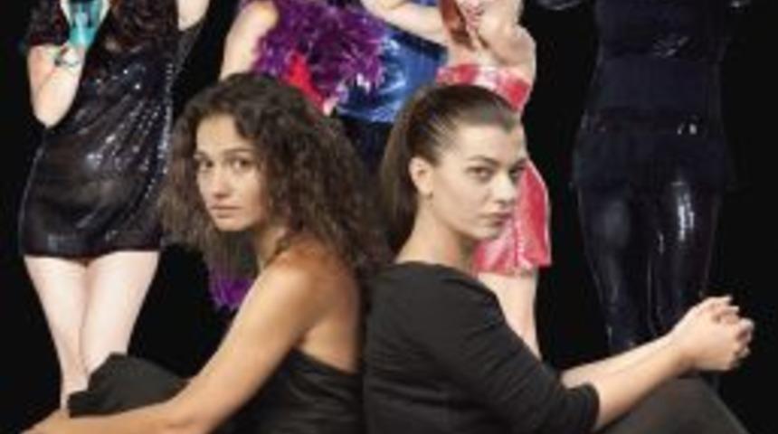 K&uuml;&ccedil;&uuml;rekkız İstanbul Sahnelerinde