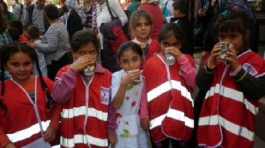 Kızılay Urla&rsquo;da Mobil Mutfaktan &Ccedil;orba İkramı